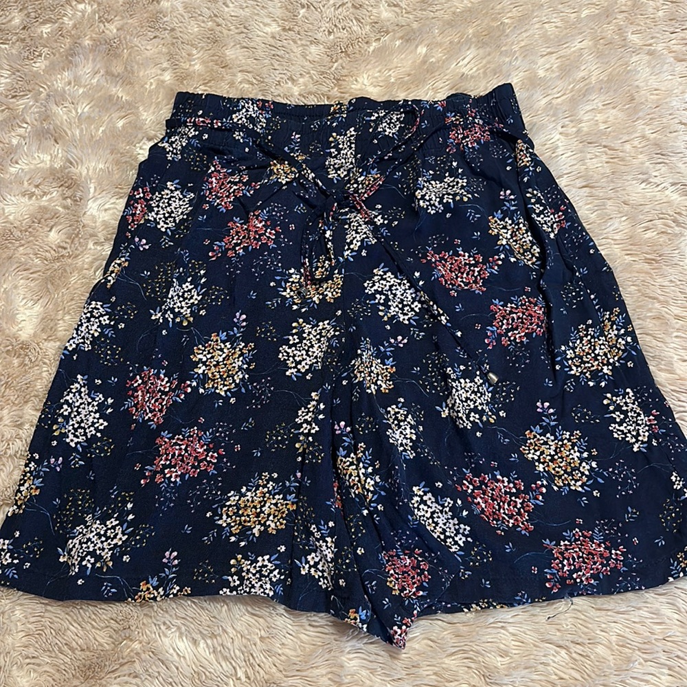 Buy one, get one 1/2 off ✨ Light weight flowy drawstring shorts.